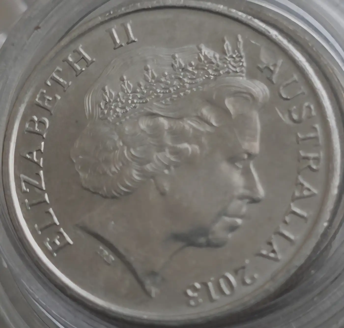 2013-Australian-5-Cent-Error-Unsure-What's-Going-On-With-It
