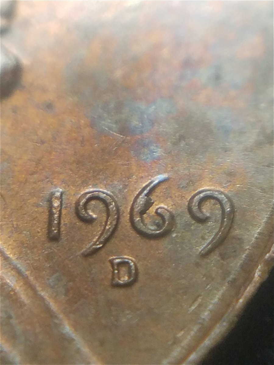 1969-D-Lincoln-Memorial-Cent-With-An-Unsual-Error