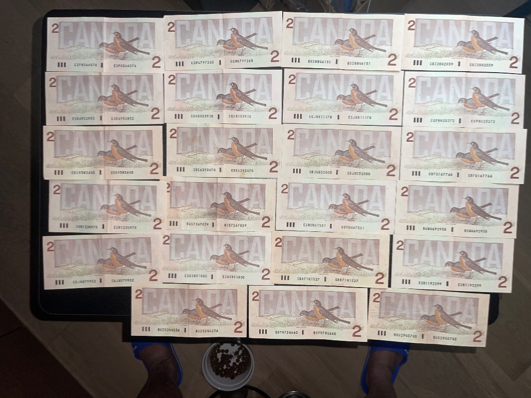 One-Stack-Of-1986-Canada--2-Dollar-Bills-And-One-Is-Auu,-Please-Help?