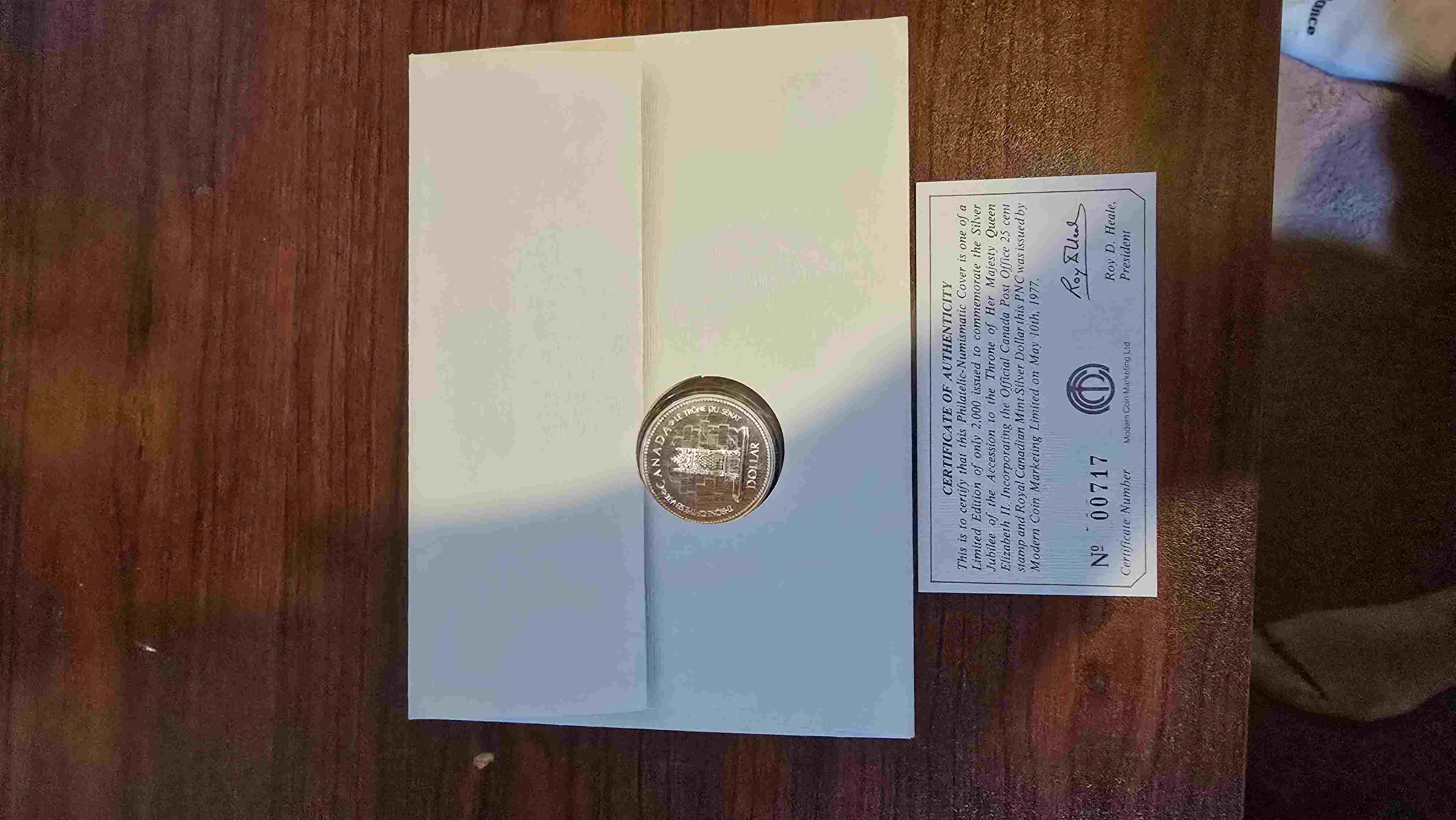 1977-Queen-Elizabeth-II-Silver-Jubilee-Medallions