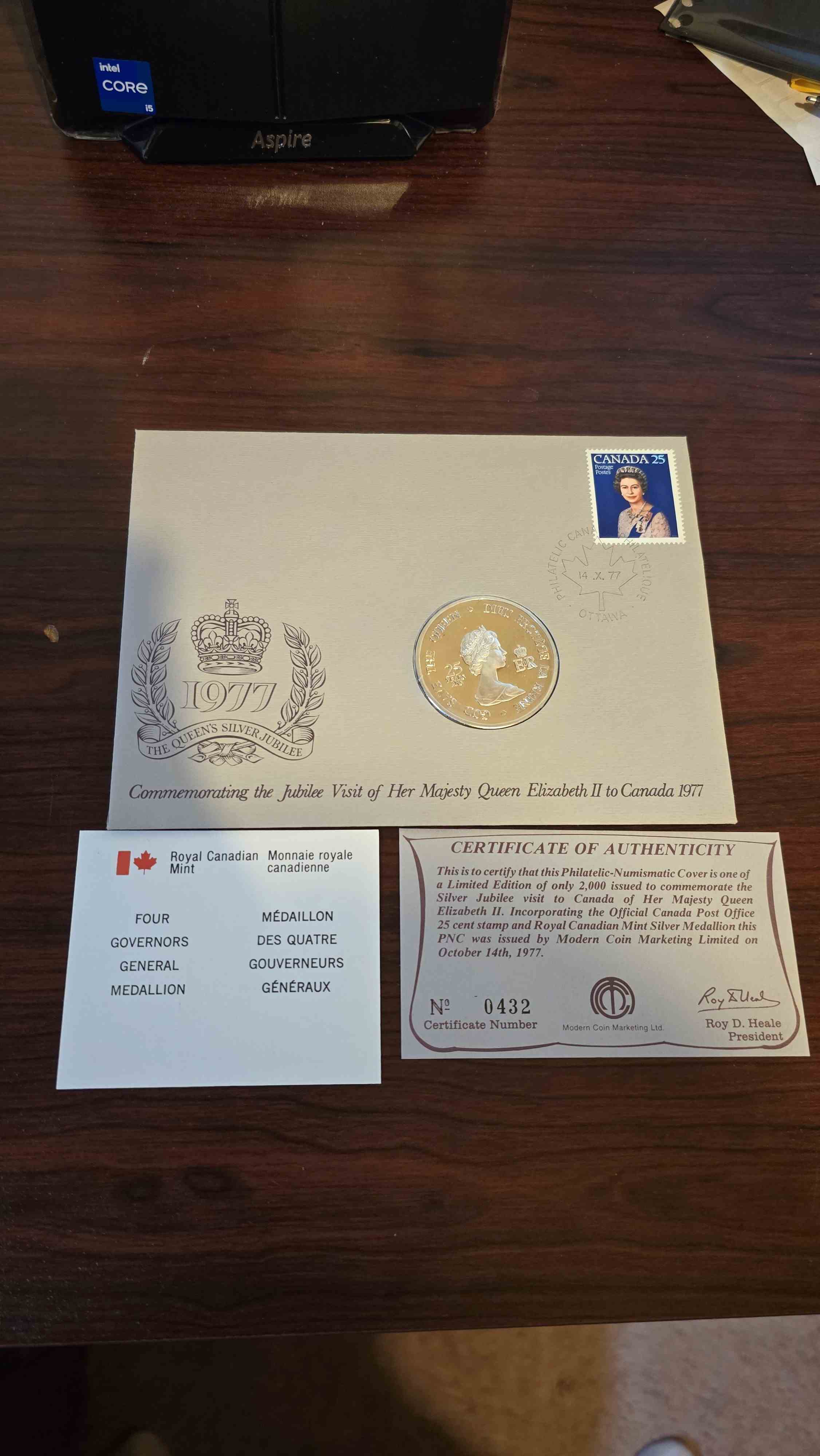 1977-Queen-Elizabeth-II-Silver-Jubilee-Medallions