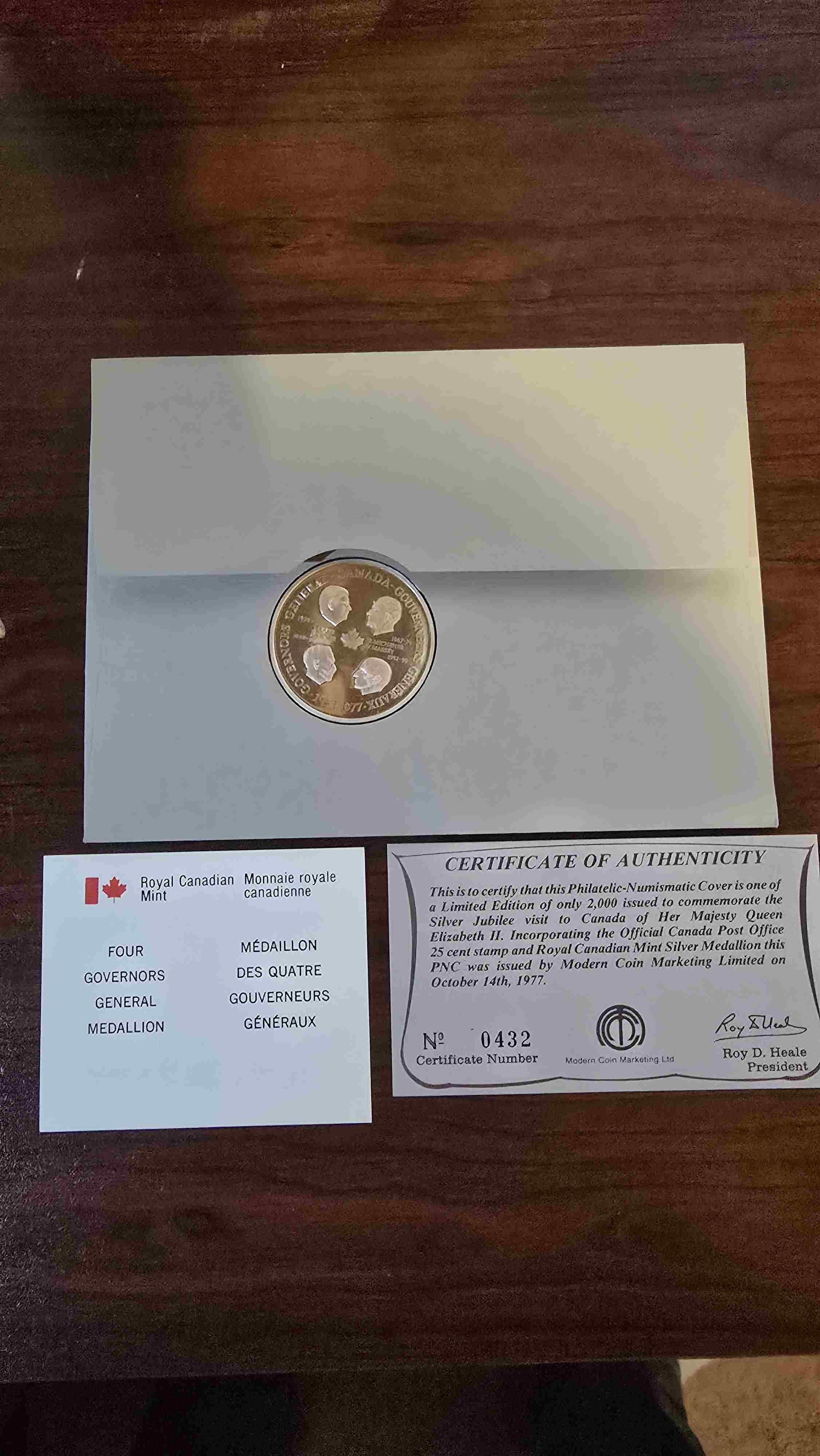 1977-Queen-Elizabeth-II-Silver-Jubilee-Medallions