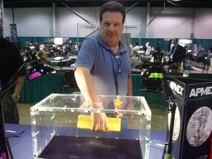 Video-ANA-Academy:-Could-You-Pick-Up-This-400-Oz-Gold-Bar?-?