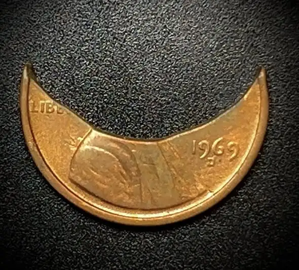 1969-D-Lincoln-Memorial-Cent-Crescent-Clip