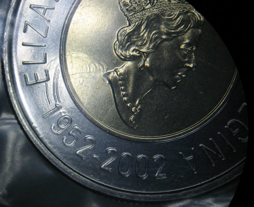 2002-P-PL-Toonie-Error-/-Different