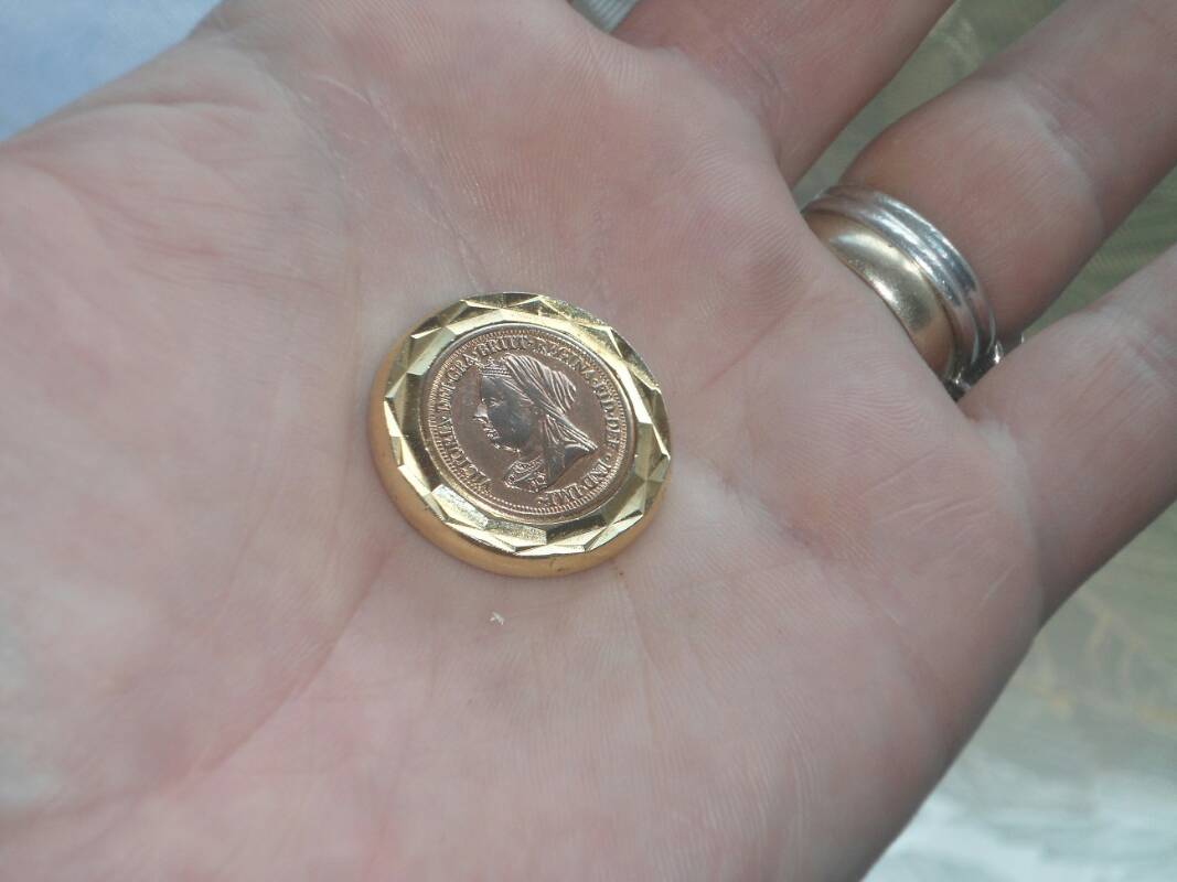 Victoria-Coin-ID-In-Pendant