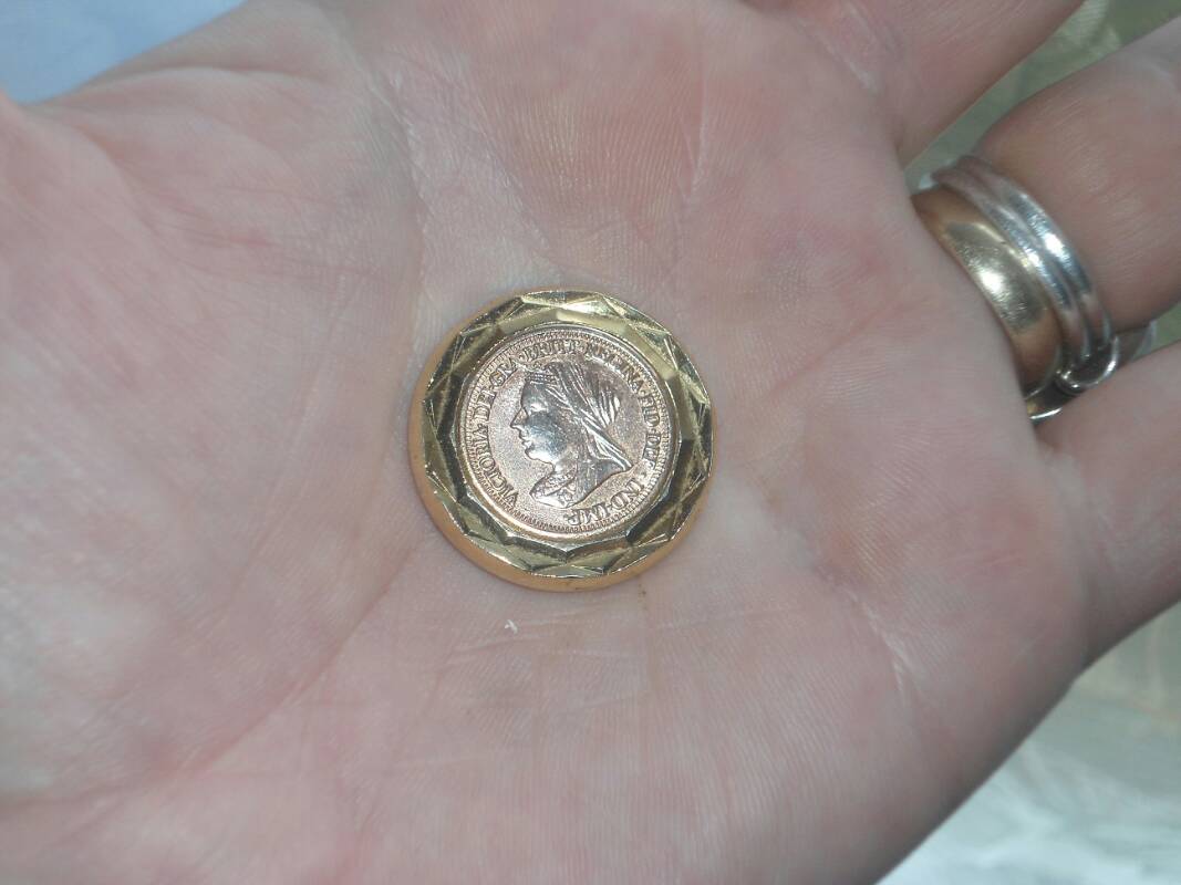 Victoria-Coin-ID-In-Pendant