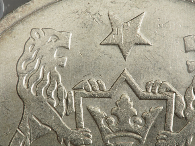 A-Pictoral-Genuine-/-Fake-Coin-Comparison-Of-A-1923-Danzig-5-Gulden-Coin.