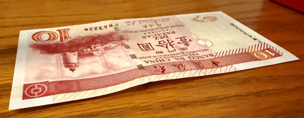 Wavy-Banknote-From-Macau