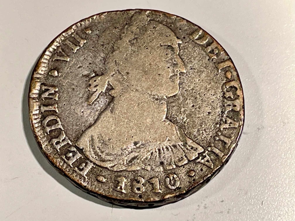 Contemporary-Circulating-Counterfeit-Vs.-War-Of-Independence-Mother-Coin-Prototype
