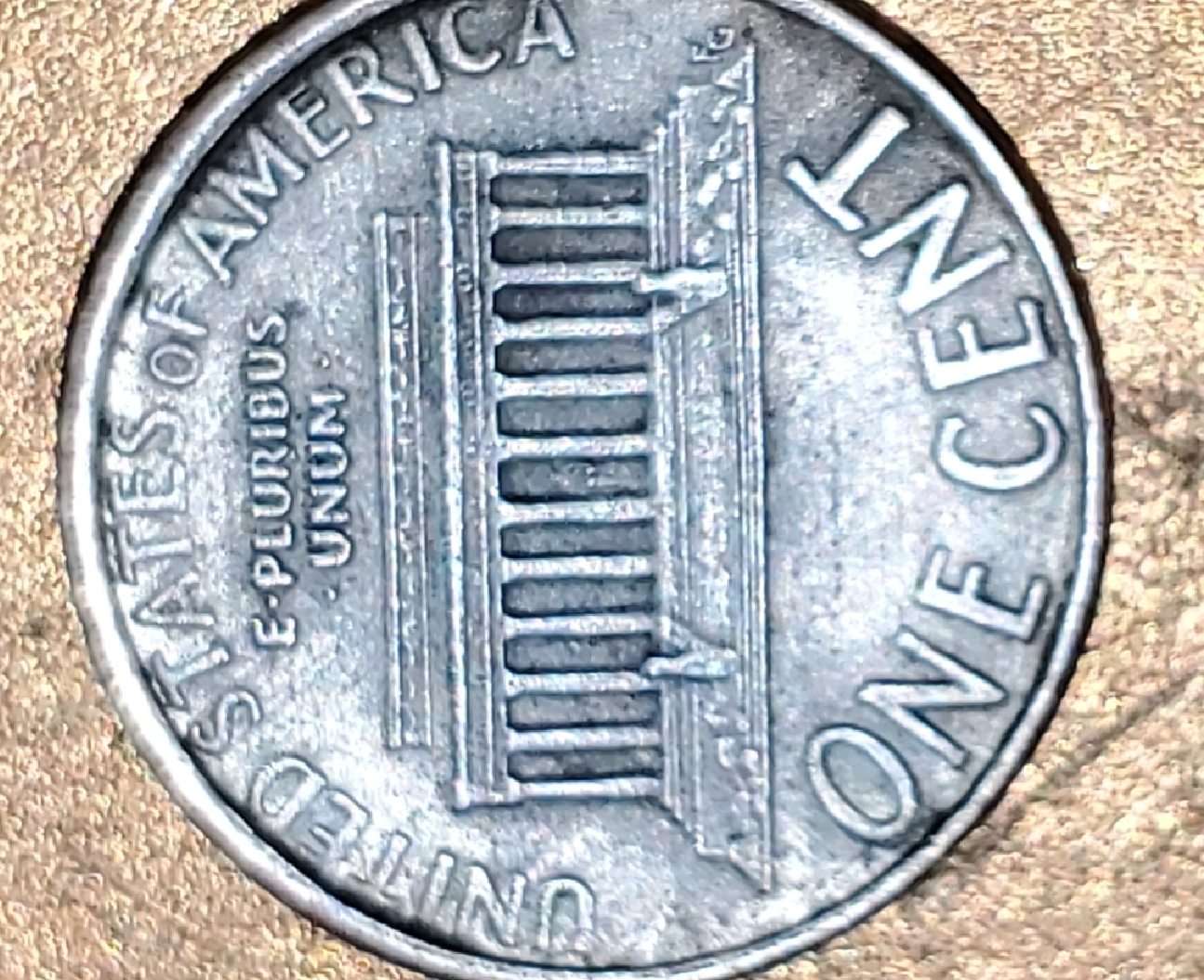 1996-D-Lincoln-Memorial-Cent-2.45g-It's-Larger-Than-Other-Coins-And-Color-Is-Wrong.-Any-Help?