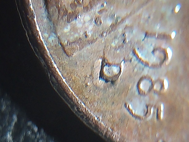 1985-D-Lincoln-Penny--Corrosion-Dome-Formed-Around-The-Mint-Mark-Bumps-On-Lincolns-Face