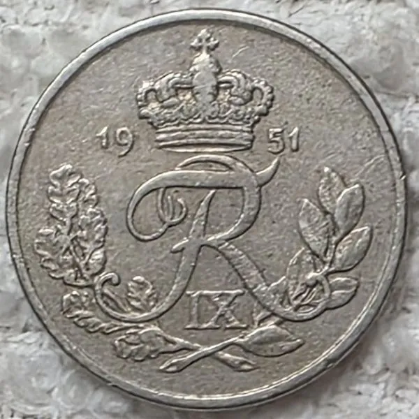 Post-Your-Coins-With-Coats-Of-Arms,-Shields,-Crests,-Crowns,--Etc.