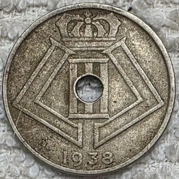 Post-Your-Coins-With-Coats-Of-Arms,-Shields,-Crests,-Crowns,--Etc.