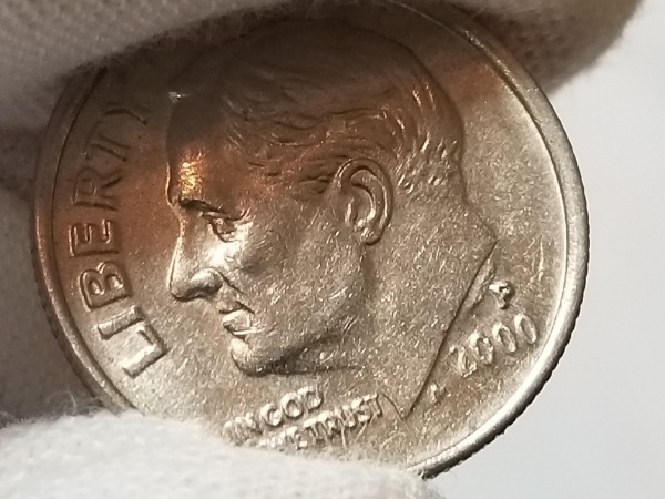 2000-P-Roosevelt-Dime-With-Die-Chip-Resembling-A-Collar