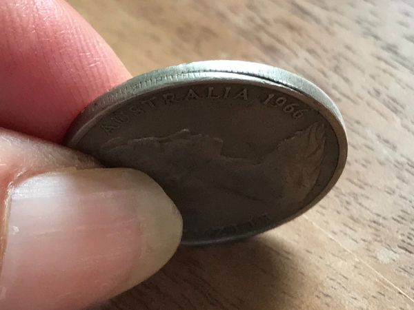 Split-In-Collar-On-Australian-1966-10-Cent-Coin?