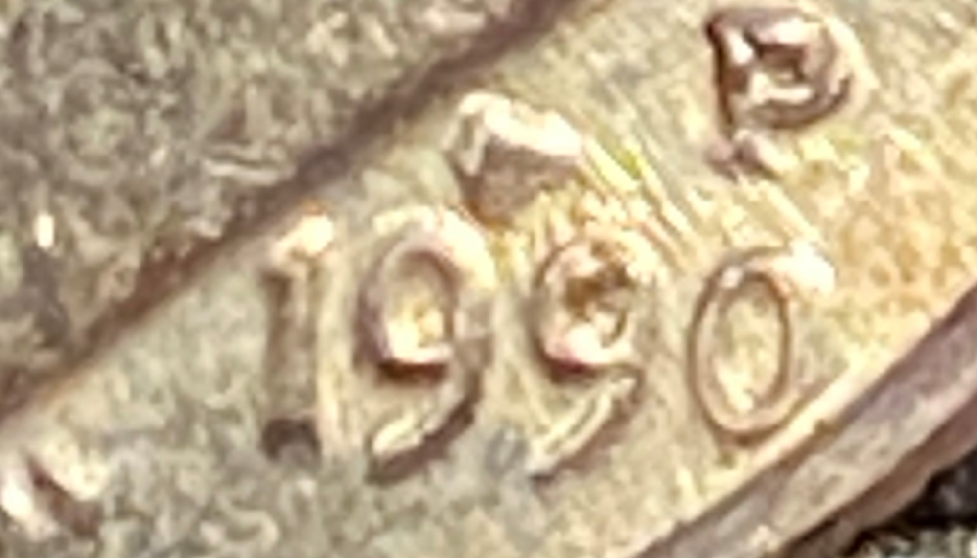 1990-P-Off-Center-And-Blemish-Below-Neck