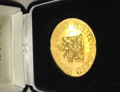 David-Jones-$100-Token-Gold-Coin
