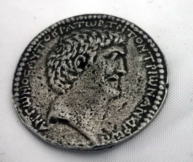Hello.i-M-Andrei,-From-Italy.-Please-Help-With-This-Coin.