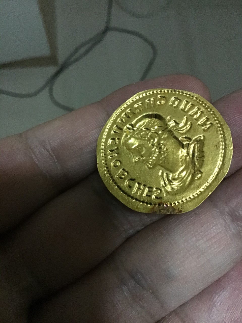 Seeking-Advice-On-What-This-Carinus-Roman-Emperor-283-5Ad-Gold-Object-Is