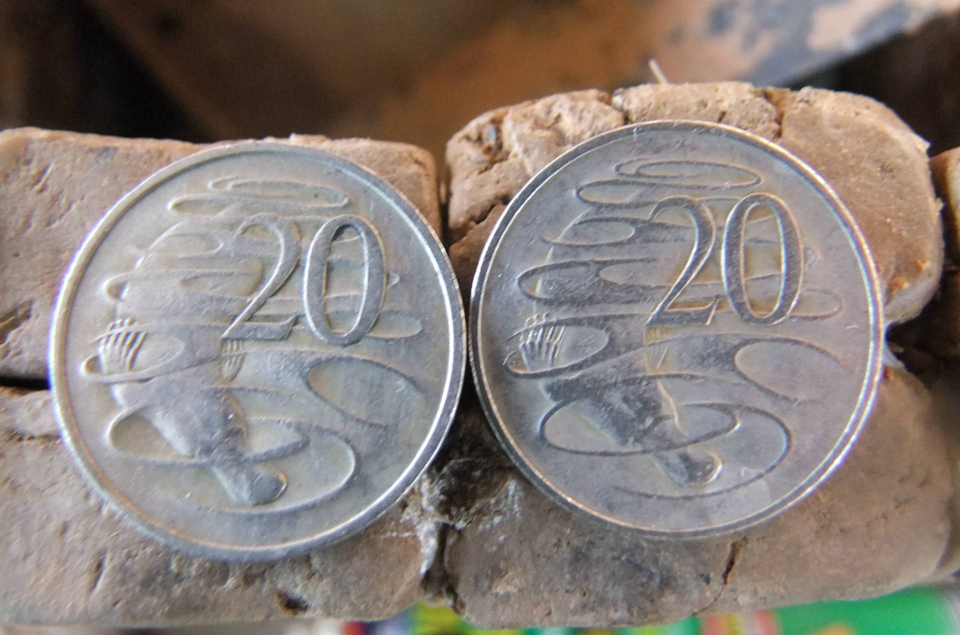 Australian-20cent-Piece-[sd-Initials-Question]