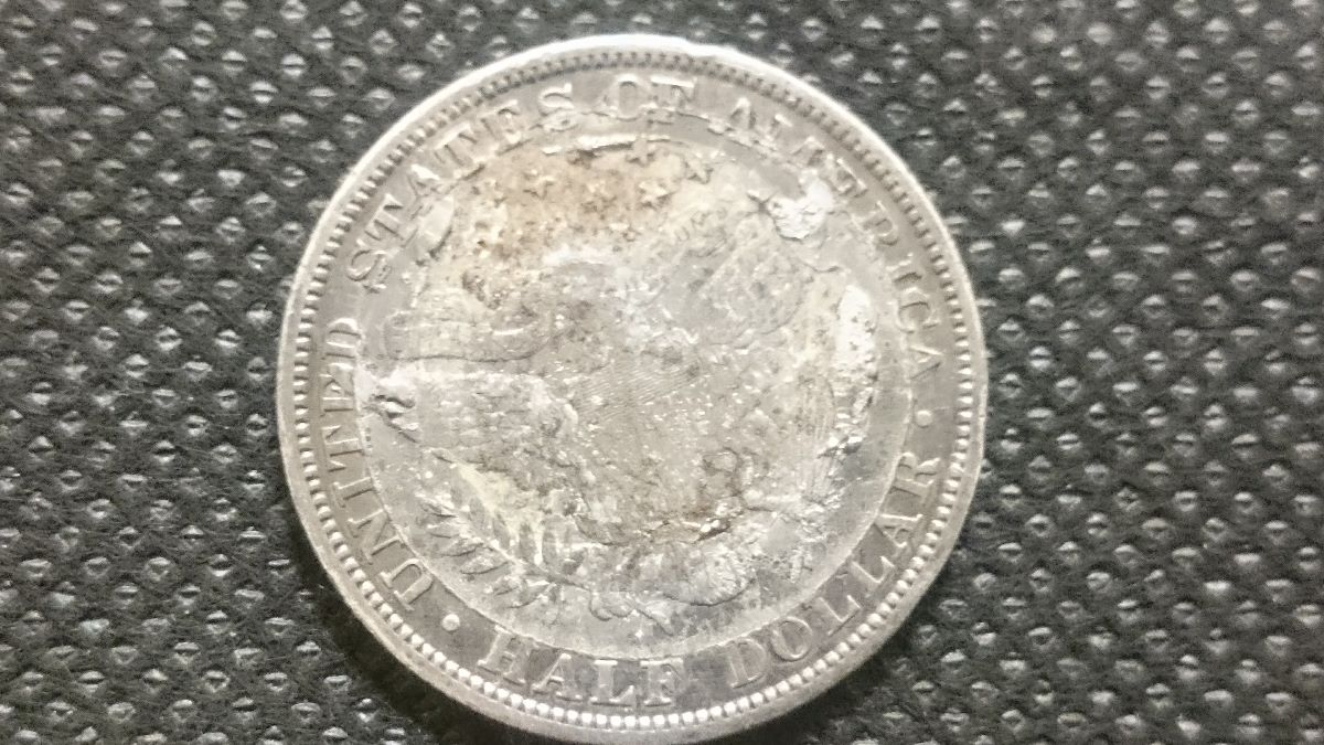 Can-Anybody-Help-Me-Understand-What's-Going-On-With-This-1904-Half-Dollar?