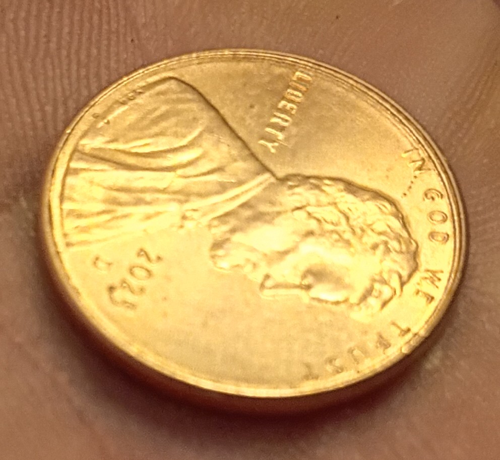 2025-D-Ring-Around-The-Obverse-And-Reverse-Side-Offset-Of-The-Rim