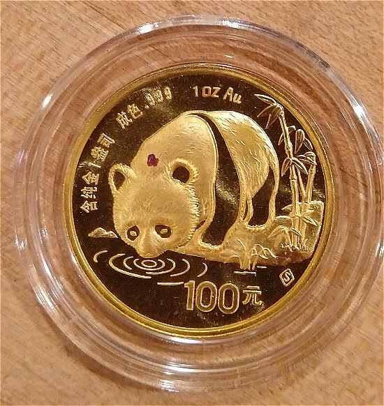 Weird-Purple-Stain-On-Canada-Gold-Maple-Leaf