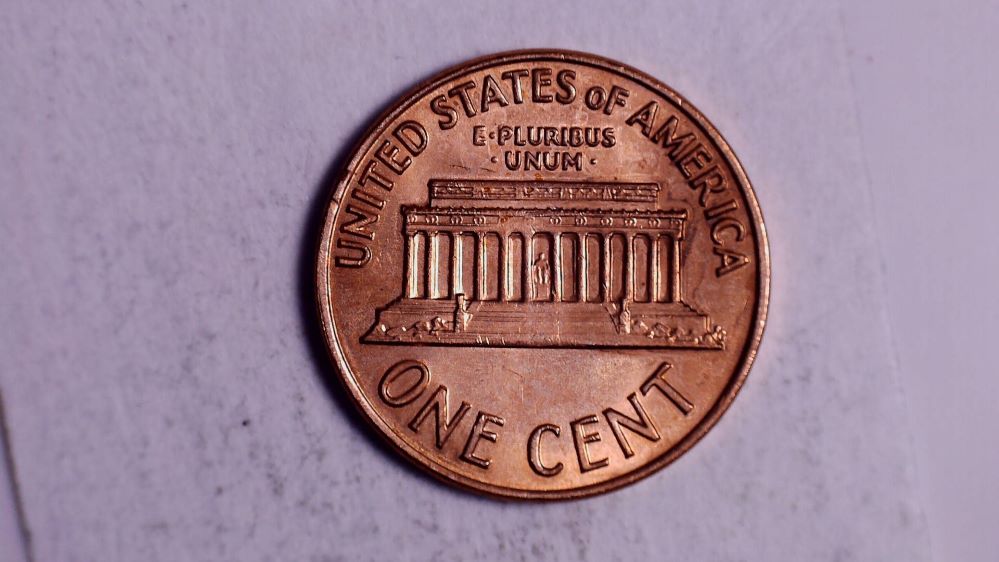 Curious-Crop-Circle-Around-The-Mintmark-Of-This-1971-D-Lincoln-Cent