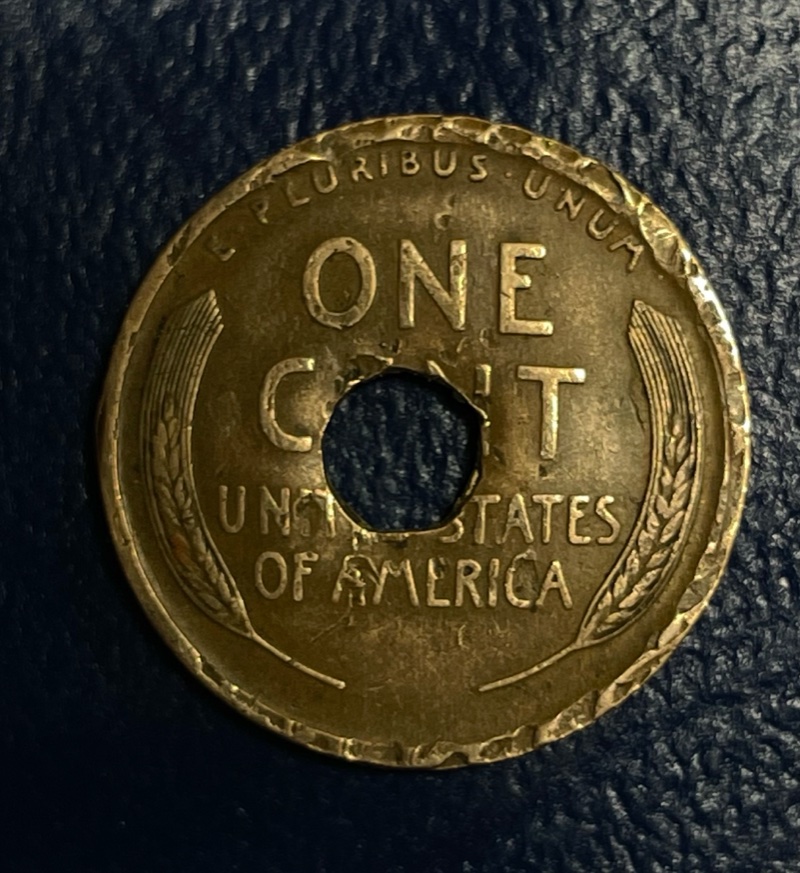 Clueless-Beginner-Here,-1909-Wheat-Penny-Errors,-Thoughts?-Value?