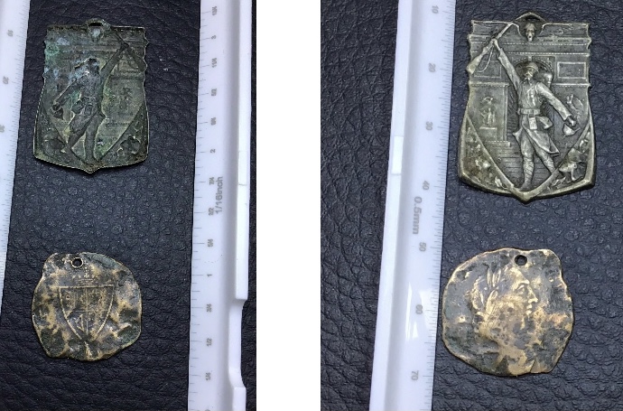 Unidentified-Pendant-And-Coin/-Token-Id:-French-WWI-Medal-And-Spade-Guinea-Token