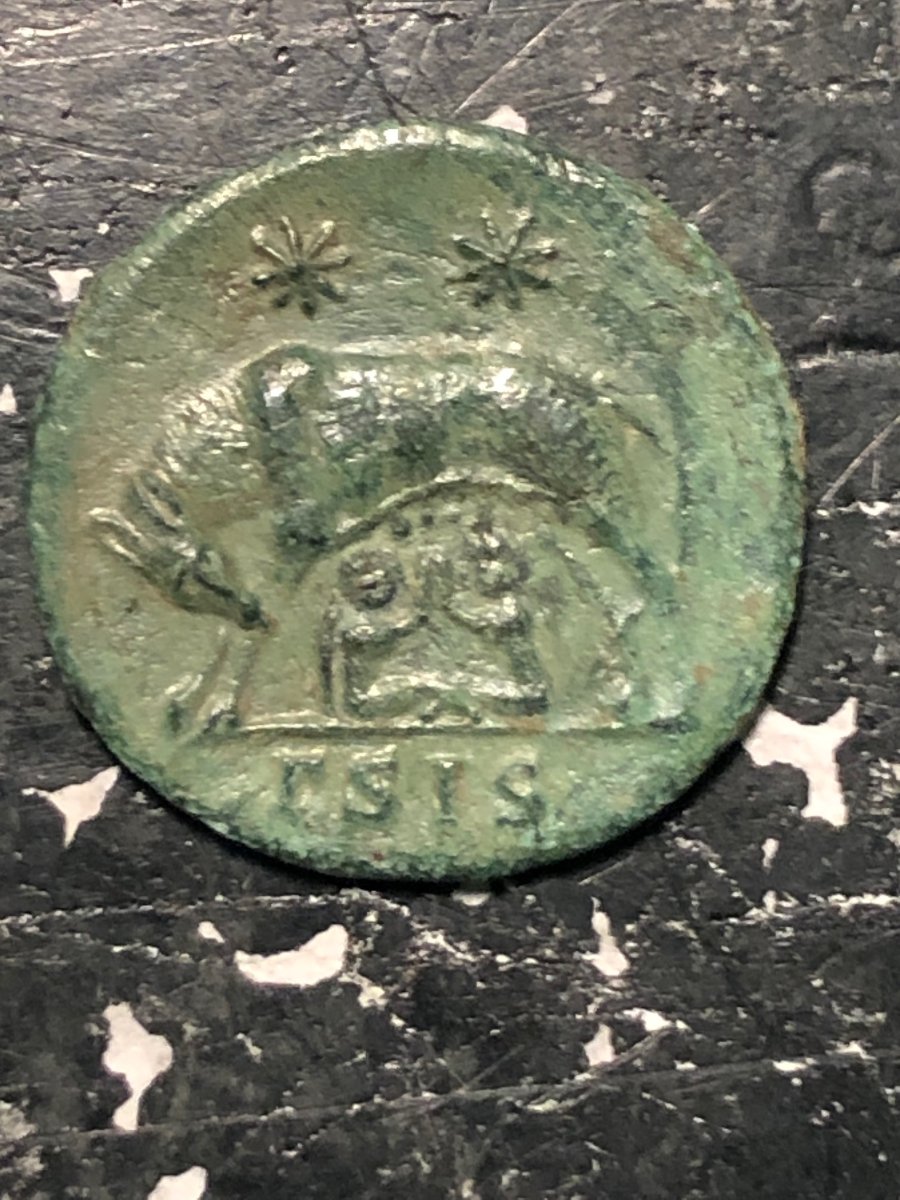 Ancient-Rome-Constantine?-Ae-Vrbs-Roma-2.37g-17.7mm