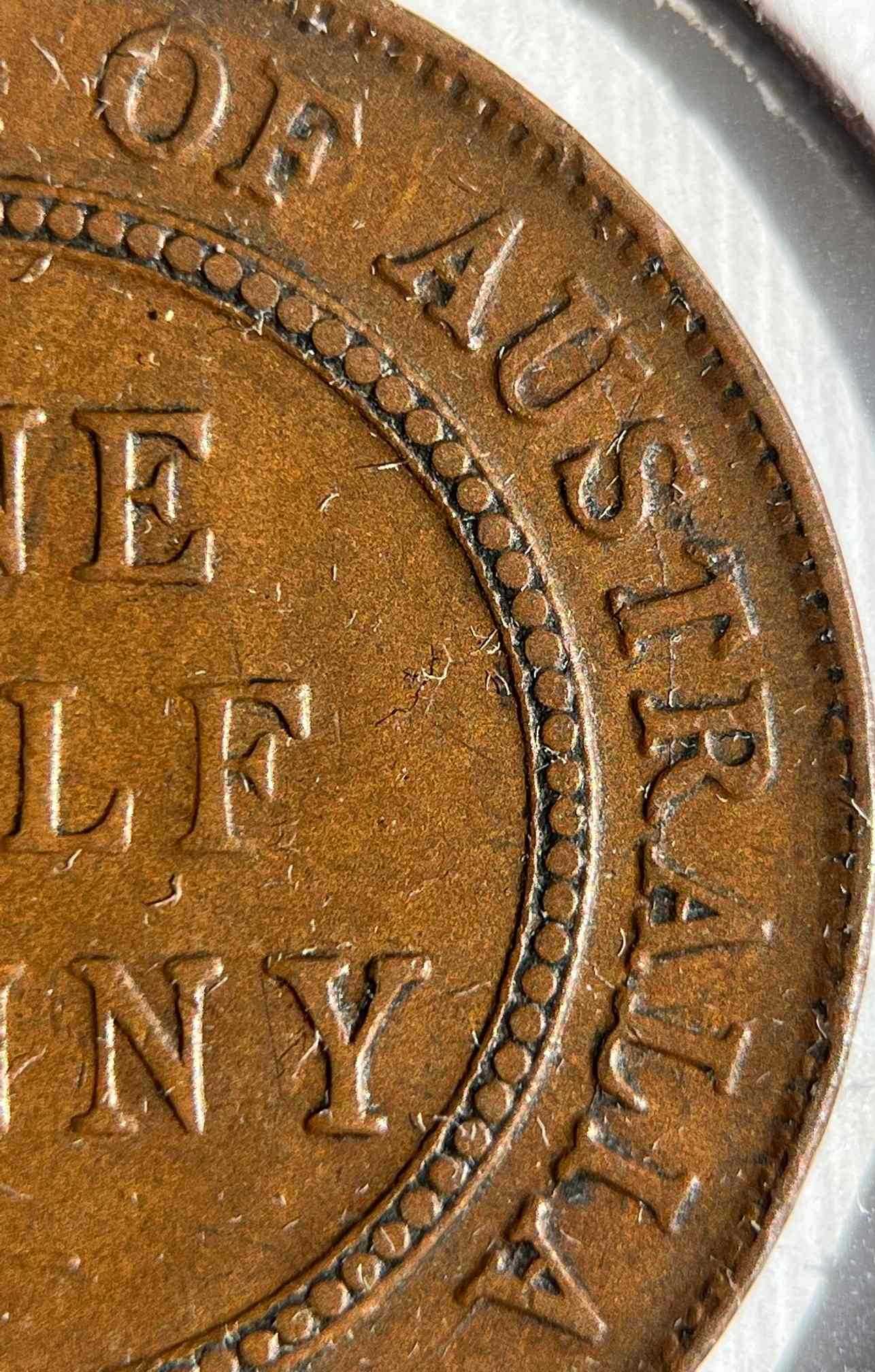 Nice-Circular-Die-Crack-On-Australia-1926-1/2-Penny-To-Share