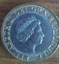 Fake-�2-Coins-Found-In-Change