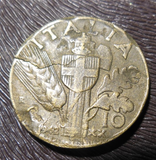Fracture-10-Cent-1942-Italy.
