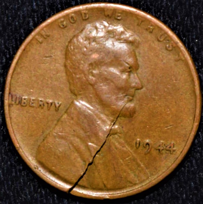 1944-Wheat-Cent.-A-Head-Scratching-Anomaly,-Open-To-Interpretation.