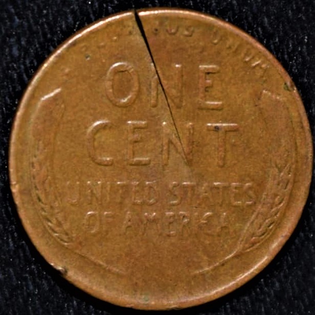 1944-Wheat-Cent.-A-Head-Scratching-Anomaly,-Open-To-Interpretation.
