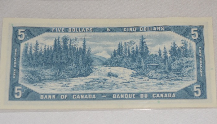 Bundle-Of-Canadian-Bills