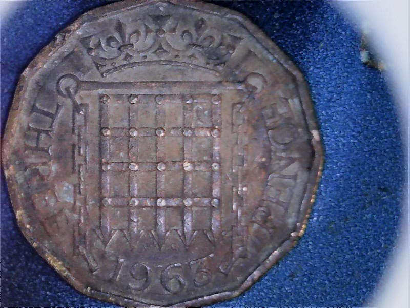 Queen-Elizabeth-LL-1963-Weighing-6.8g