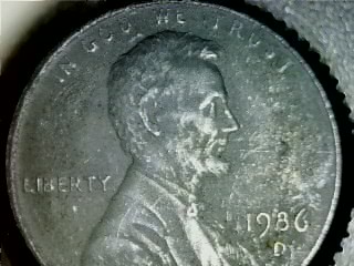 Silver/Grayish-Colored-1986-D-Lincoln-Cent