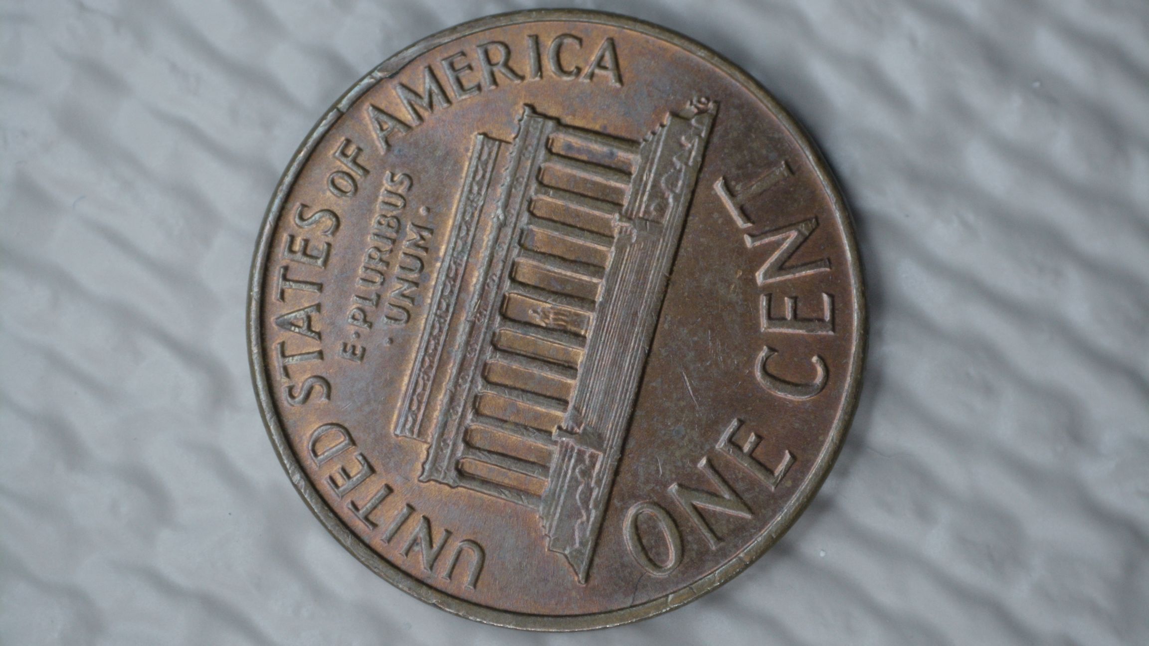 1964-Lincoln-Memorial-Penny.-Interesting-Color