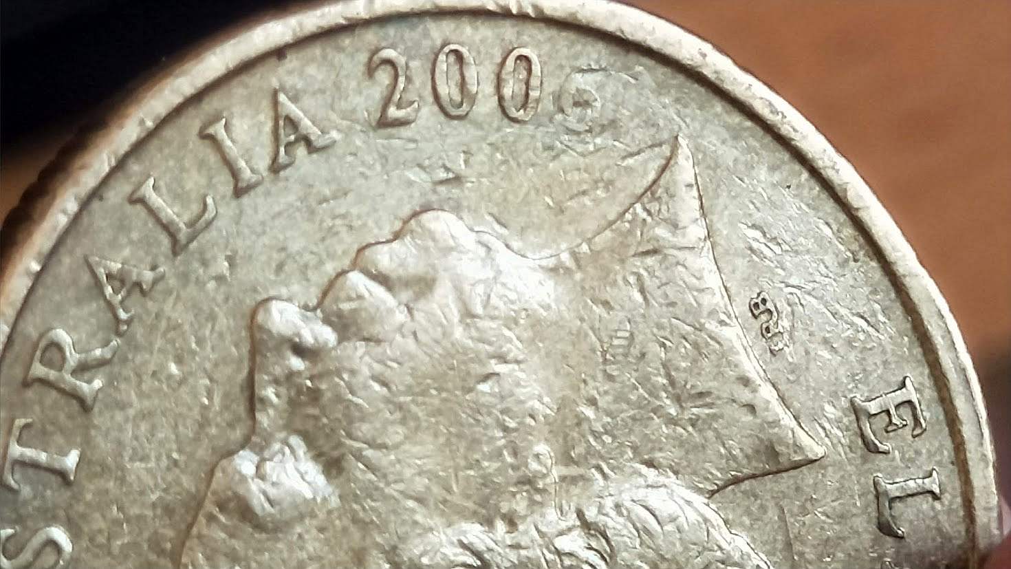 Australia-2006-$1-Mob-Of-Roos---Defective-'6'---