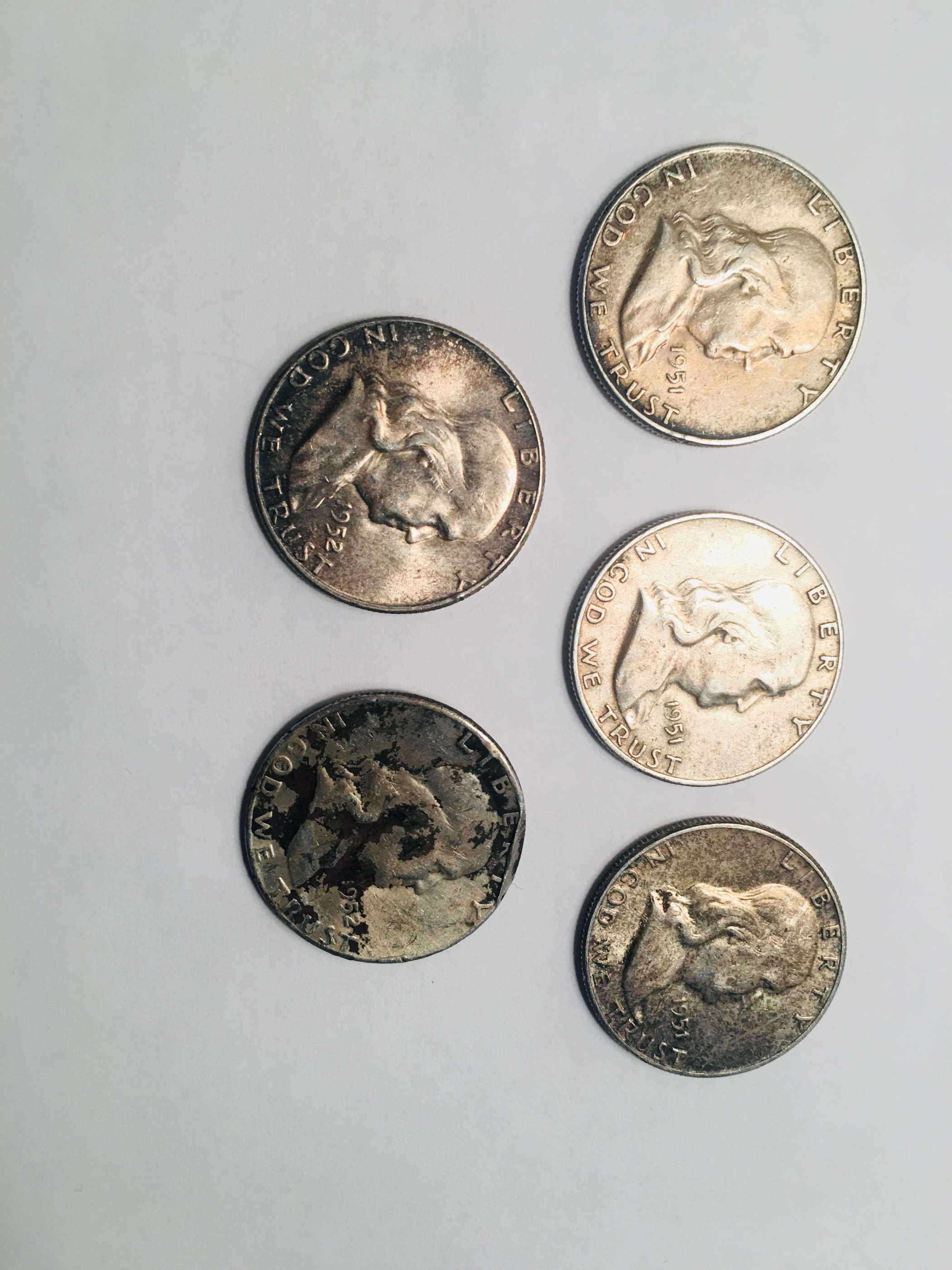 A-Fabulous-Loomis-Box-With-26-Silver-Half-Dollars-Including-Five-Benjis