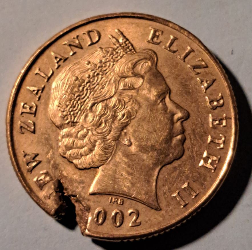 2002-NZ-$1-Coin-PMD-Or-Defective-Planchett