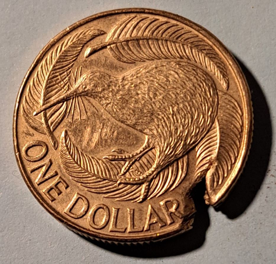 2002-NZ-$1-Coin-PMD-Or-Defective-Planchett