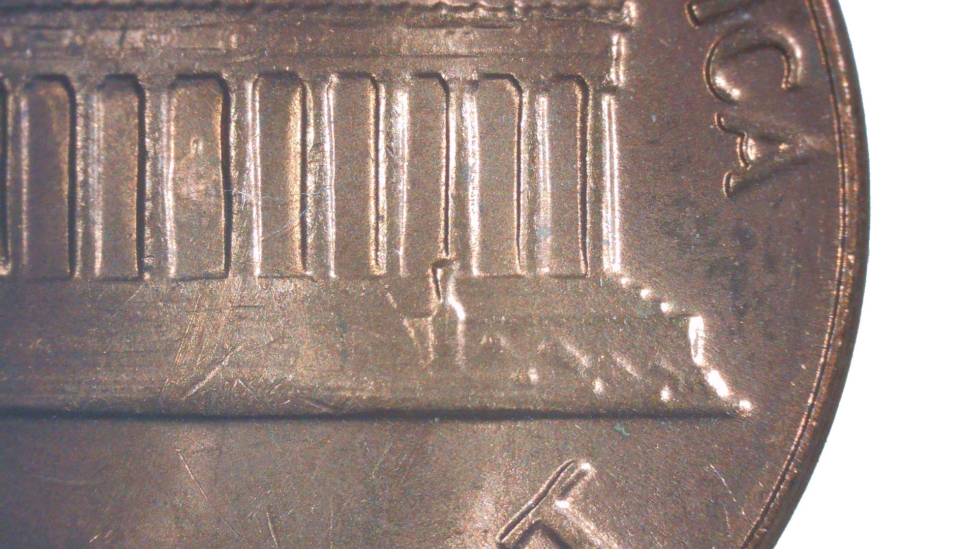1970-D-Lincoln-Cent-No-Designers-Initials,-Floating-Roof,-W/-Diecrack