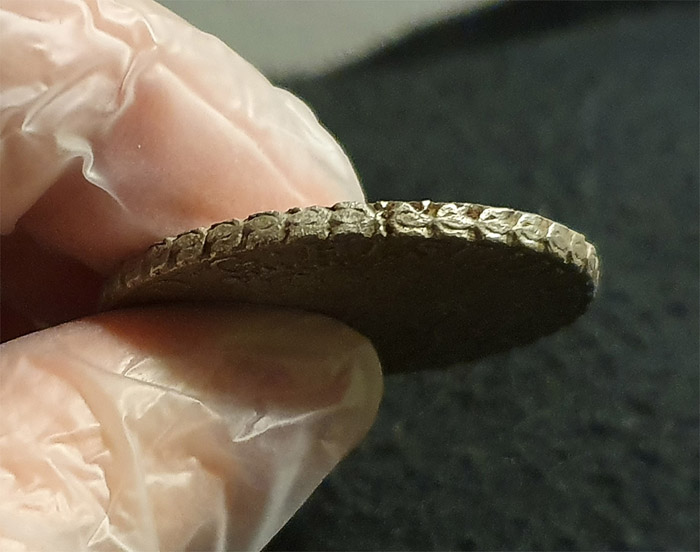 Show-Your-Coins-With-Different-Edges