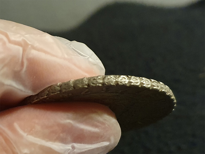 Show-Your-Coins-With-Different-Edges