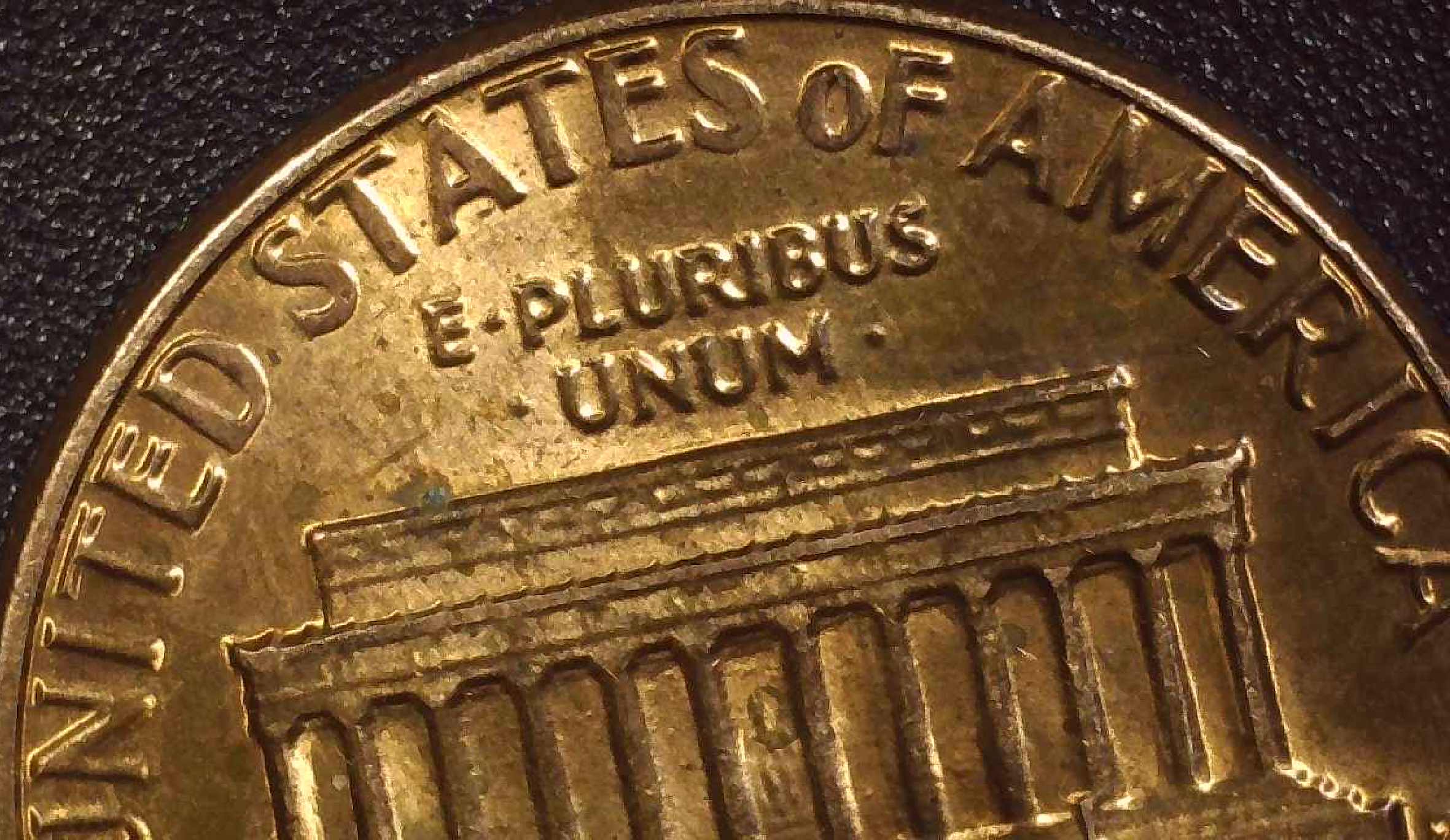 Split-Serifs?-Is-This-A-Lincoln-1984-DDR?
