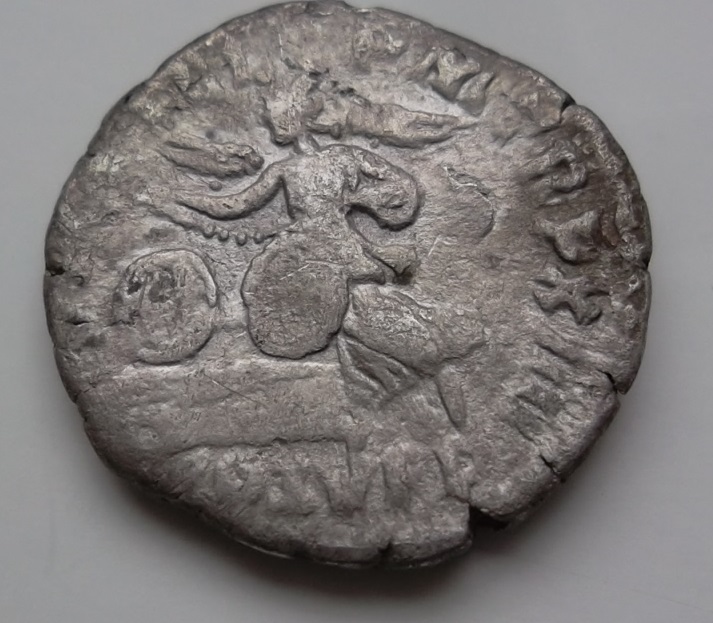 Very--Rare-Commodus--Denarius-From-The-Same-Dies-Ric180